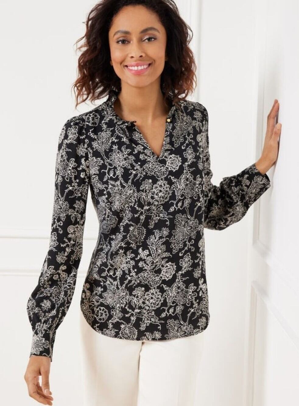 Talbots Jacobean Black & White Floral V-Neck Blouse | Size M